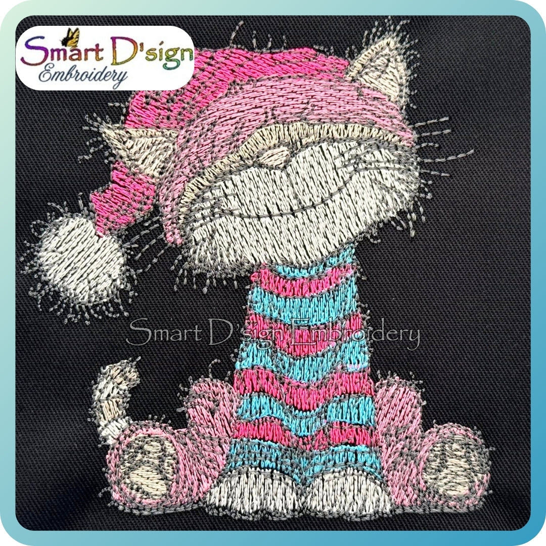 Glückliche Katze im Pyjama