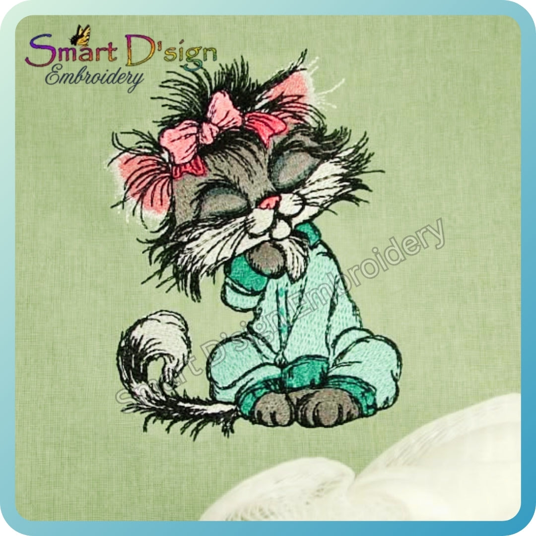 Schlafendes Kätzchen im Pyjama