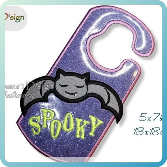 ITH HALLOWEEN DOOR HANGER BAT