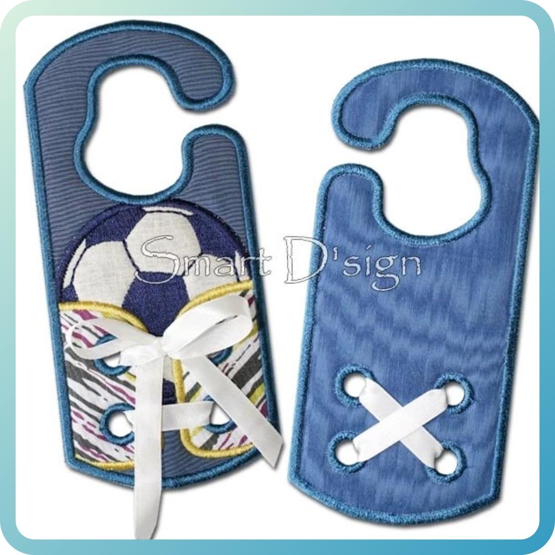 ITH DOOR HANGER SOCCER - SHOE LACE TRAINER