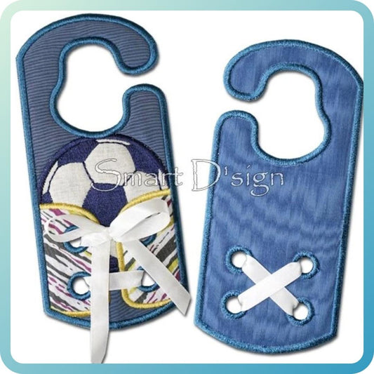 ITH DOOR HANGER SOCCER - SHOE LACE TRAINER