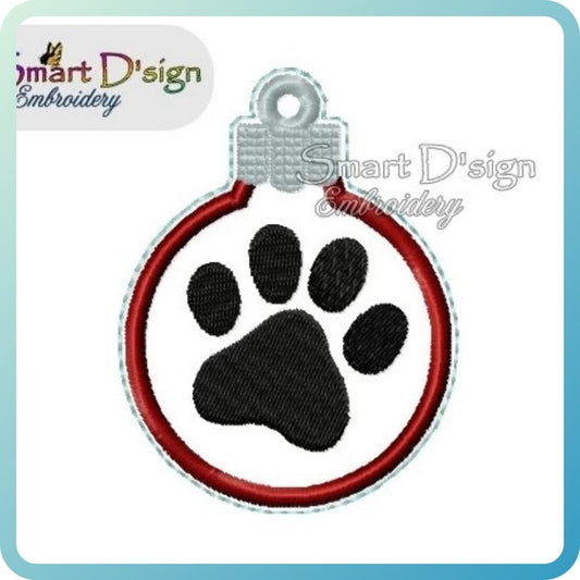 ITH CHRISTMAS BAUBLE PAW
